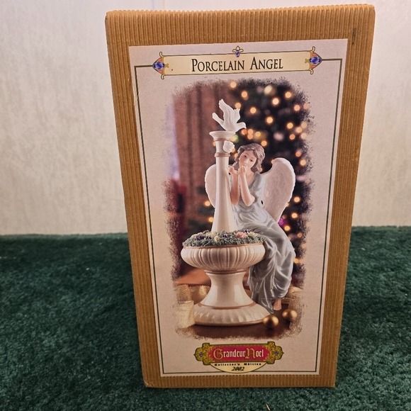 Porcelin Angel Grandeur Noel Collector Edition 2002 Christmas Holiday Decor NWOT - Picture 10 of 15